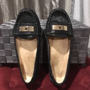 Vionic black loafers
